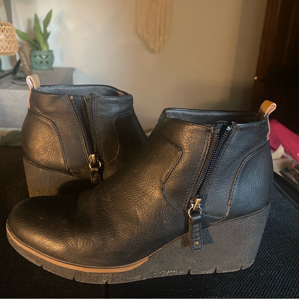 Dr. Scholl's Black Leather Wedge Ankle Boots with Side Zips